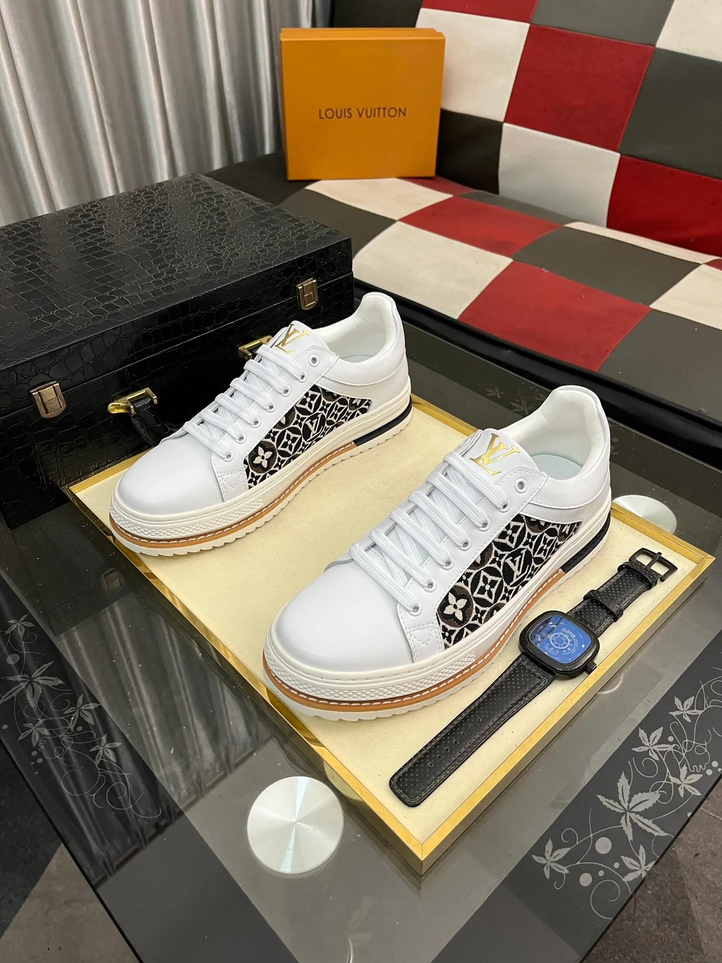 Men's shoes 💰420⌚️⌚️LV's new men's high-end casual sports shoes, using imported first-layer cowhide silk-screened brand lougou, original ultra-light TPU outsole, wear-resistant and comfortable, Monogram lougou embellished rubber outsole, breathable mesh lining, versatile classic style! Size: 38-442️⃣Colors available